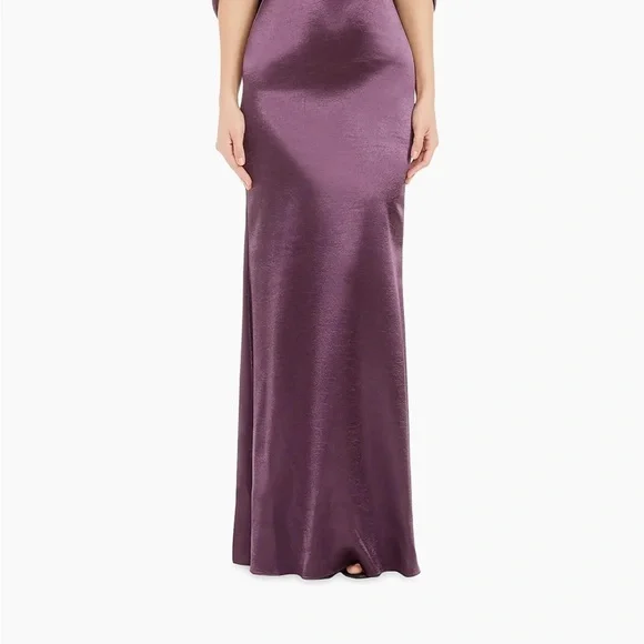 Satin gown - Picture 4 of 6